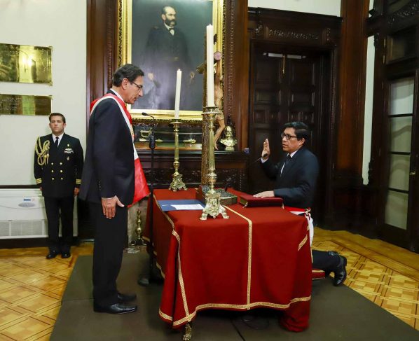 Vicente Zeballos juró como nuevo presidente del Consejo de Ministros