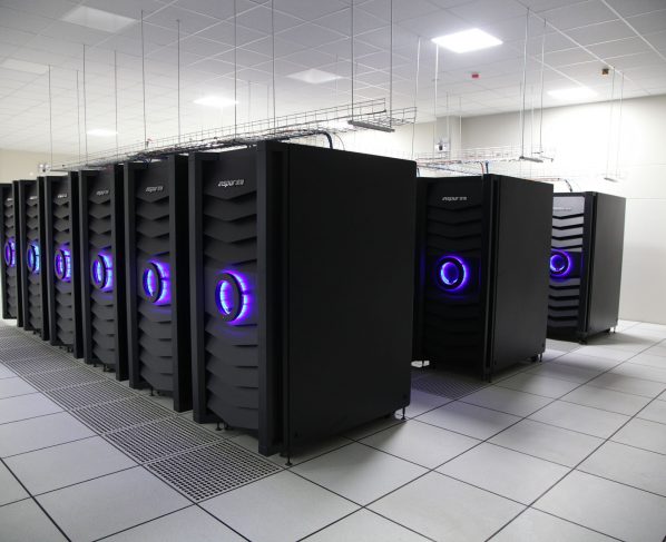 Con supracomputadora de la UNICA reduce los tiempos de cálculos para hallar moléculas que neutralicen el COVID-19