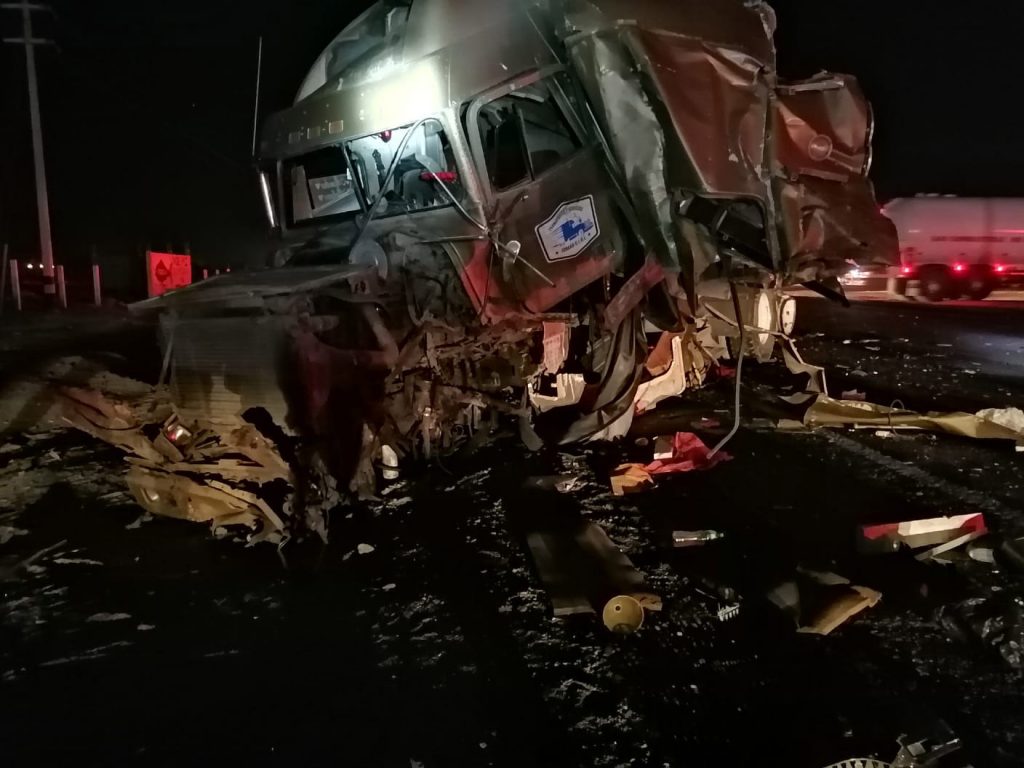 Tres muertos deja choque de dos tráileres en Nasca