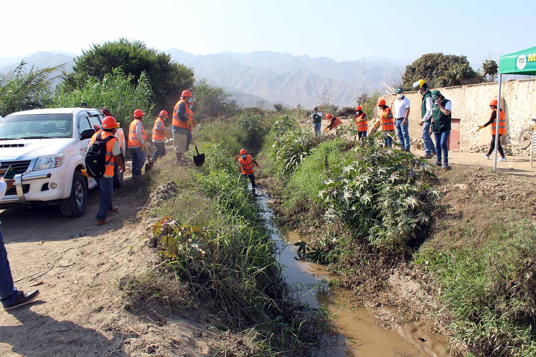 Invierten más de S/ 597 mil para el mantenimiento de canales en Los Molinos y Ocucaje