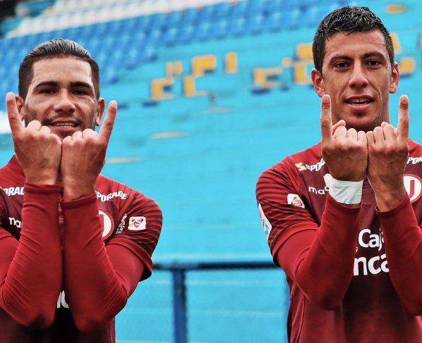 Universitario sigue rumbo a la conquista del Apertura con goles uruguayos
