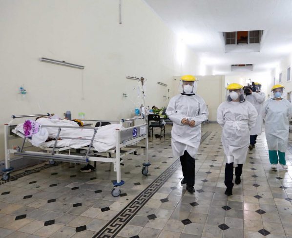 Perú confirma rebrote de la covid-19 y evalúa "medidas drásticas"