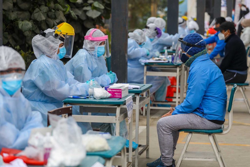 Perú registra la cifra diaria de fallecidos de COVID-19 más baja desde abril