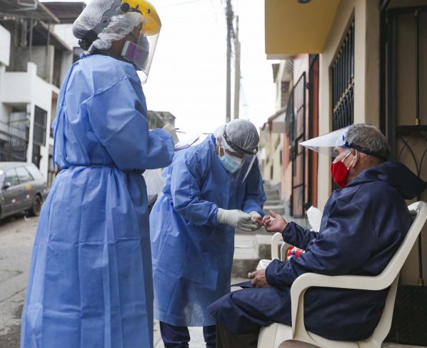 Perú se acerca a 850.000 casos de la COVID-19 y supera los 33.300 muertos