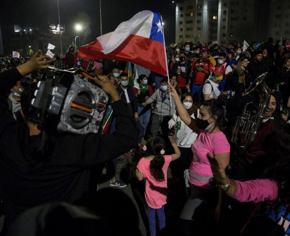 Chile aprueba con una aplastante mayoría redactar una nueva Constitución