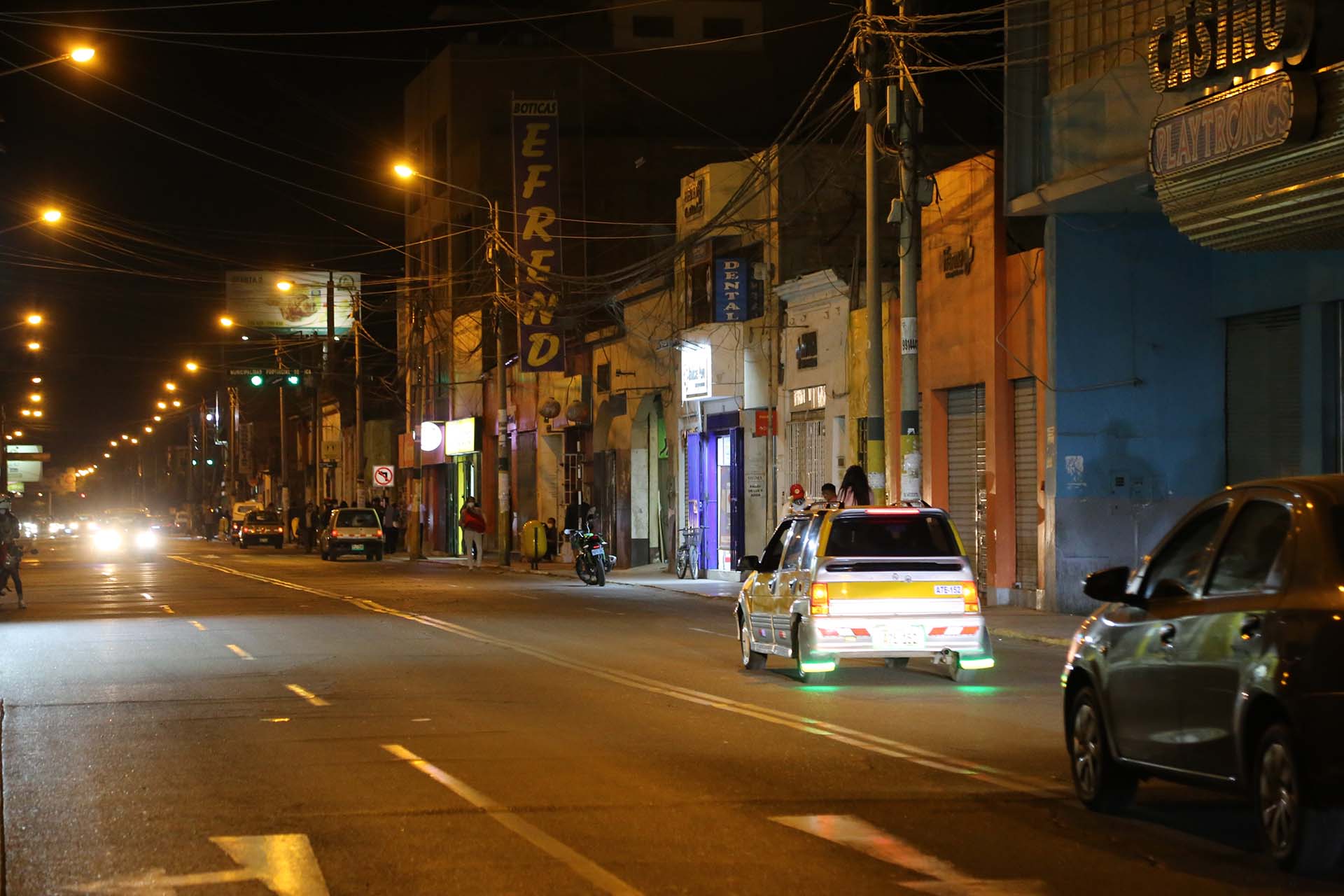 Gobierno extiende toque de queda y prohibición de reuniones hasta noviembre