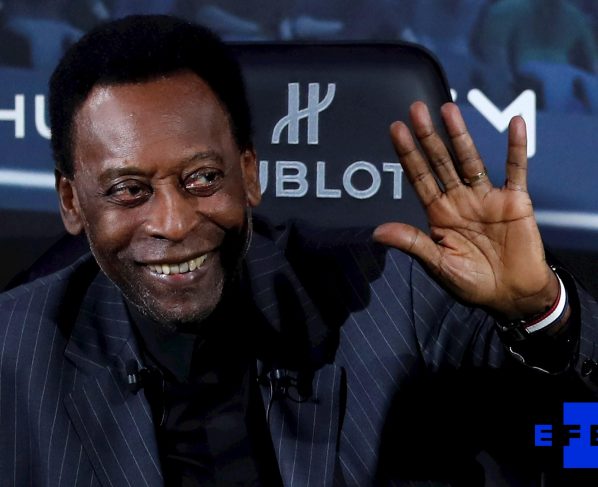 Pelé pasa su 80 cumpleaños aislado por la pandemia y sin grandes festejos