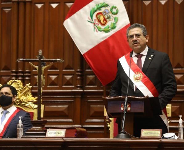 Merino, tercer presidente de Perú en cuatro años con apenas 5.000 votos