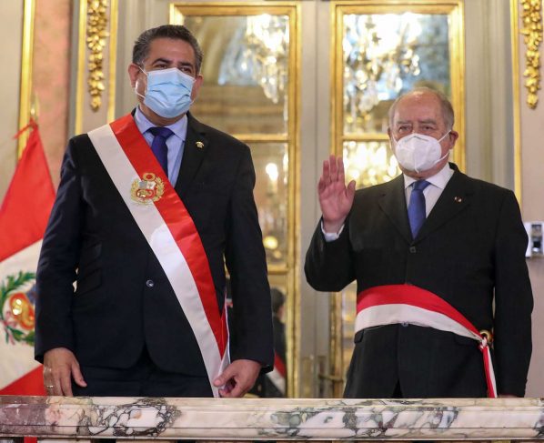 Veterano político conservador encabeza gabinete de ministros en Perú
