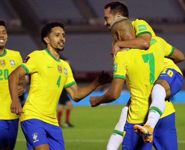 Brasil sigue perfecto, Argentina y Ecuador lo escoltan, Colombia es humillada