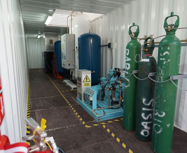 La iniciativa privada puso en funcionamiento una planta generadora de oxígeno medicinal en las instalaciones de Electro Dunas, con la finalidad de abastecer de este elemento vital y atender a los pacientes afectados por el COVID-19 en toda la provincia de Ica e incluso en otras zonas de nuestra región.