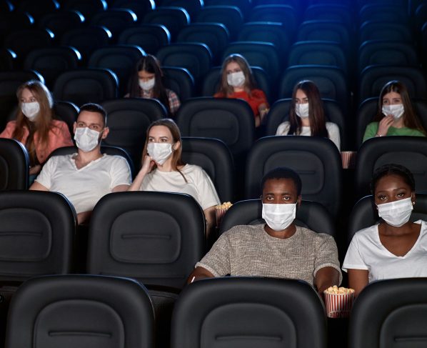 Tras casi nueve meses, los peruanos podrán volver a cines, teatros y casinos