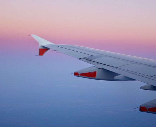 Indonesia pierde contacto con un avión comercial sobre el océano