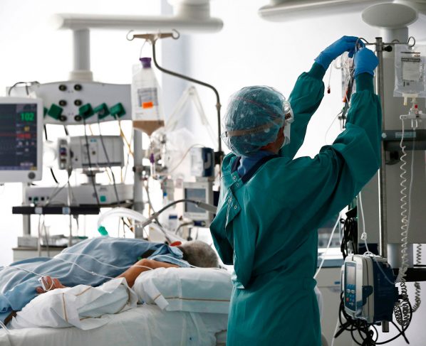 Médicos de Perú continúan huelga y protestas mientras crece la segunda ola