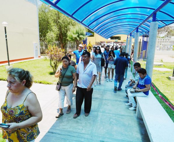 Peruanos siguen indecisos ante las elecciones presidenciales de abril
