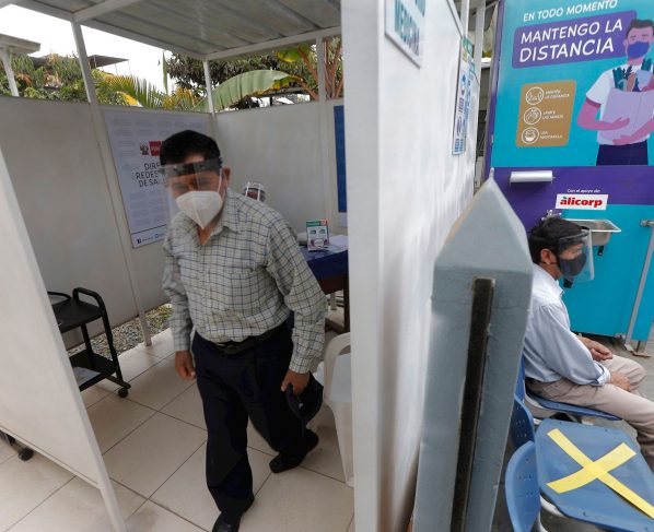 Perú vuelve a tener sus UCI tan llenas como en el peor momento de la pandemia