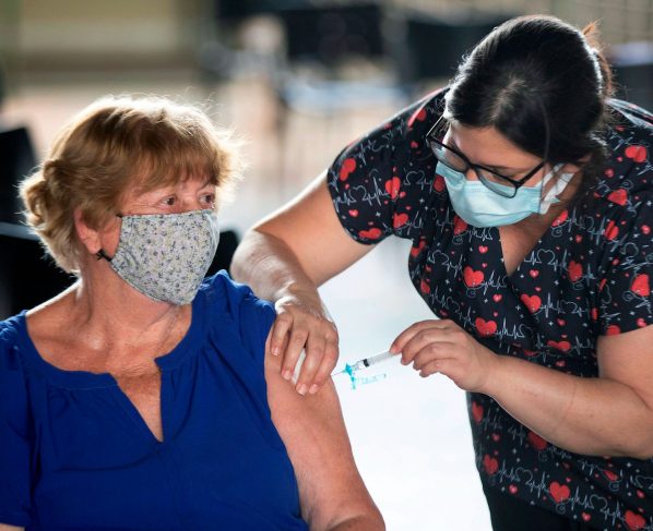 América llega a 37,2 millones de vacunados y Covax prepara su distribución