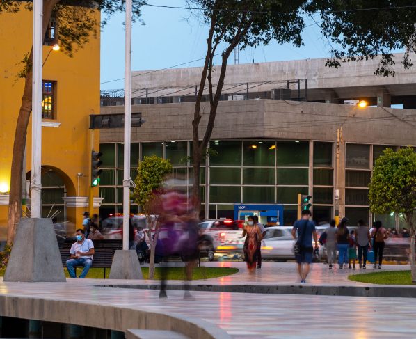 Gobierno peruano levanta cuarentena y reduce horario de toque de queda
