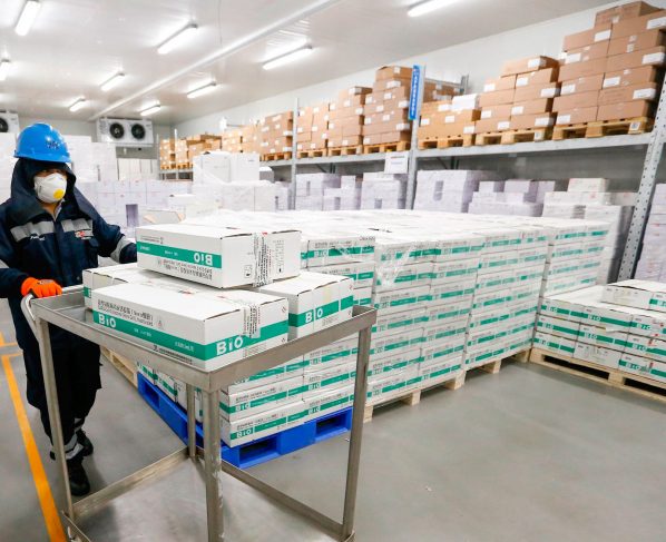 La vacunación comenzará por las regiones "en riesgo extremo"