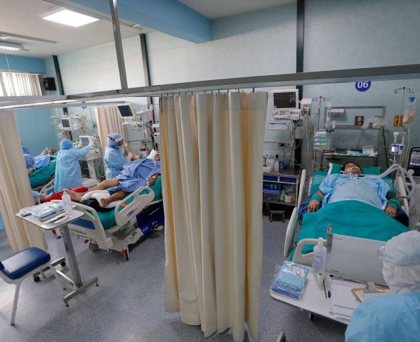Perú reduce cifra de hospitalizados por covid-19 tras una larga segunda ola
