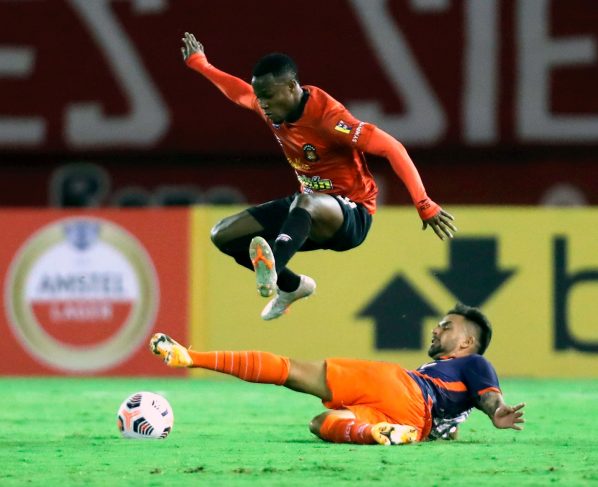 2-0. Caracas acepta el regalo y se cita con el Junior en la segunda fase