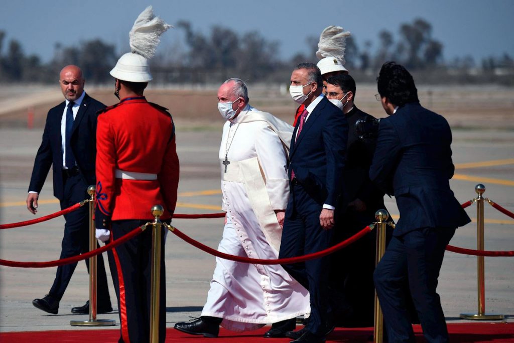 El papa llega a Irak: Era un deber viajar a esta tierra martirizada