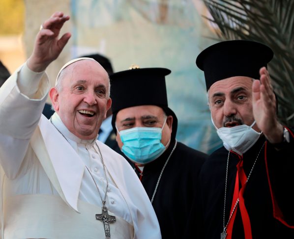 El papa llega a Irak: Era un deber viajar a esta tierra martirizada