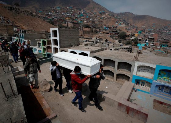 Perú reporta la cifra récord de 314 fallecidos en solo un día por la covid-19