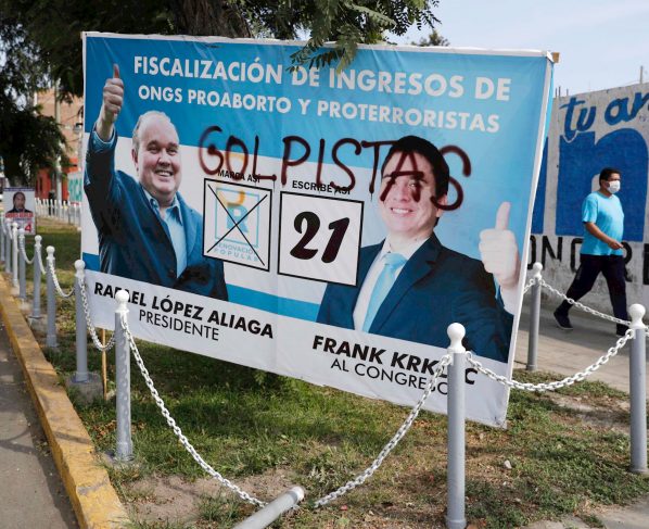 Las elecciones de Perú, una pelea de terrucos, caviares y viejos lesbianos
