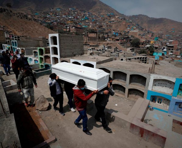 Perú supera 61.000 muertes y se acerca a 1,8 millones de casos de la covid-19