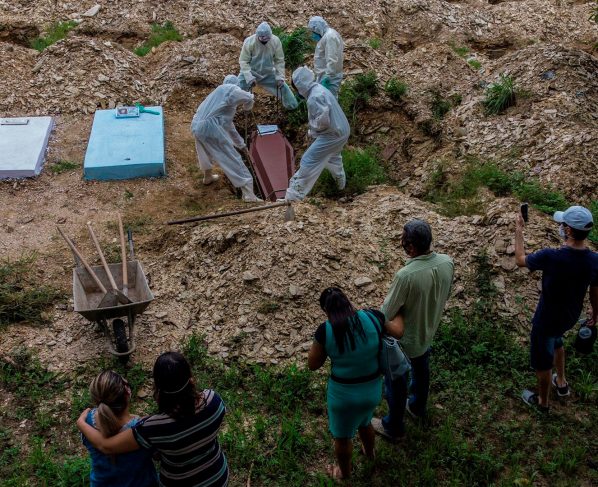 Récord de muertes por covid e inminente colapso ponen a Brasil en jaque