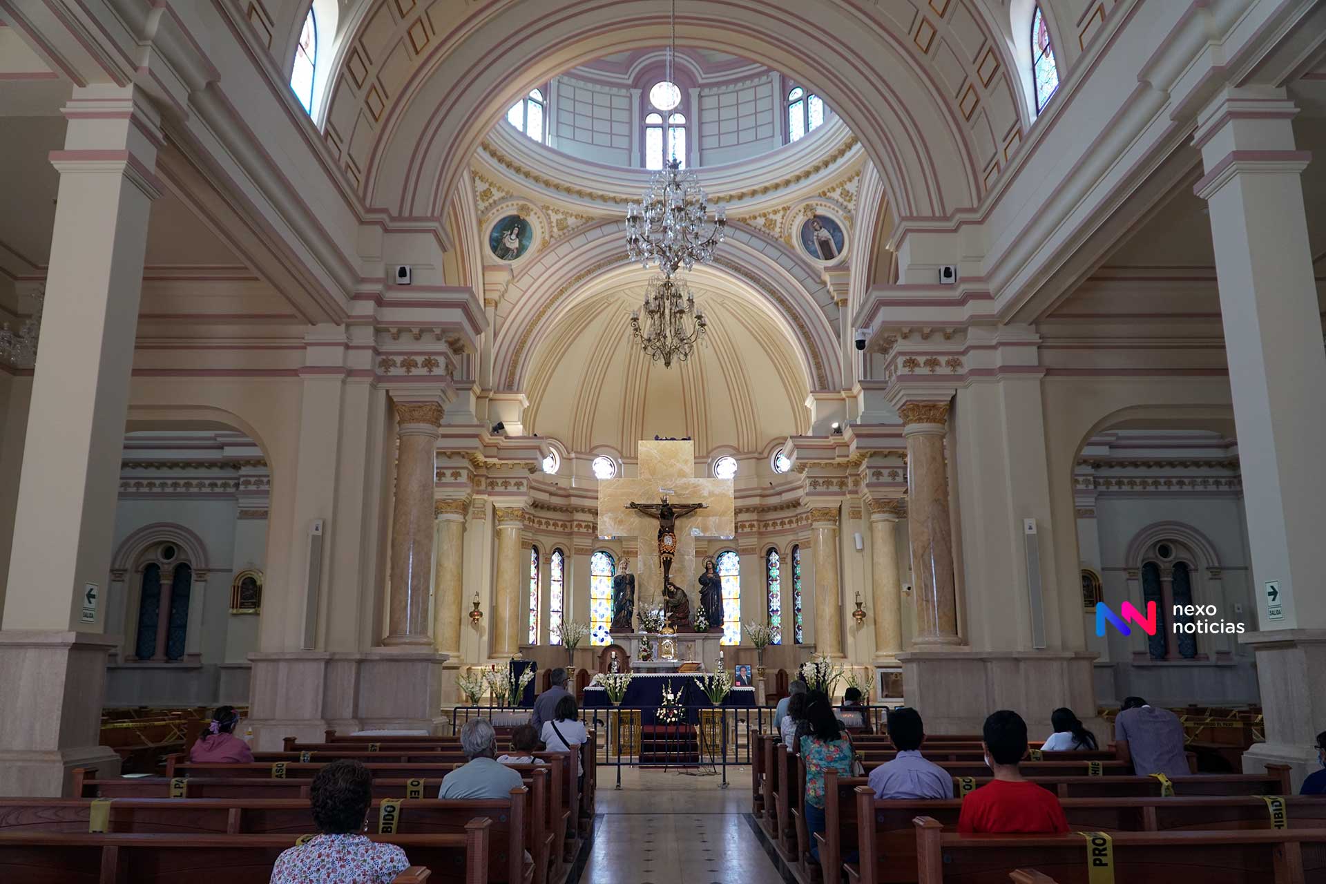 Autorizan reabrir templos y casinos en zonas de riesgo extremo de covid-19