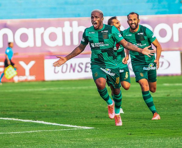 Con decisivo gol, Farfán firma un heroico regreso a Alianza Lima