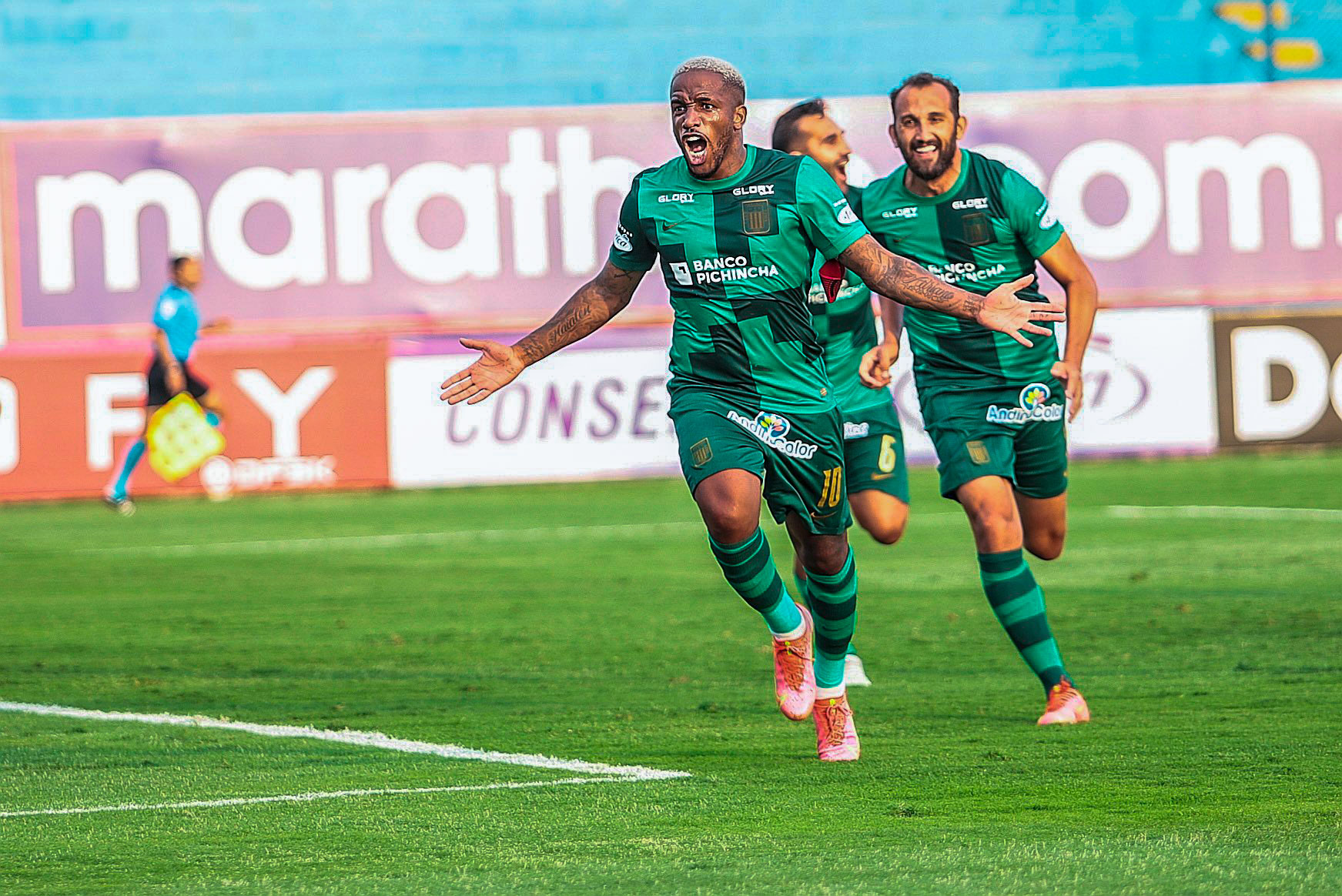 Con decisivo gol, Farfán firma un heroico regreso a Alianza Lima