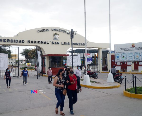 Los peruanos "entre la espada y la pared" ante la elección del "mal mejor"