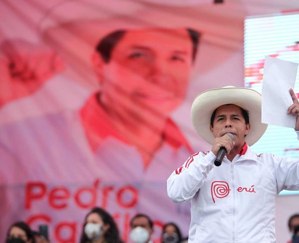 Castillo aventaja en más de diez puntos a Fujimori, según nuevo sondeo