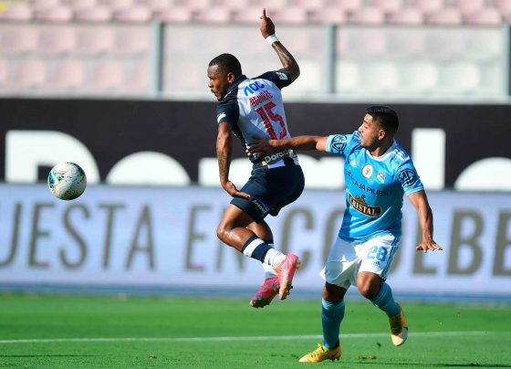 Hohberg alarga racha triunfal de Sporting Cristal con doblete a Alianza Lima