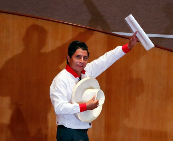 Pedro Castillo rechaza financiamiento irregular de su campaña en Perú