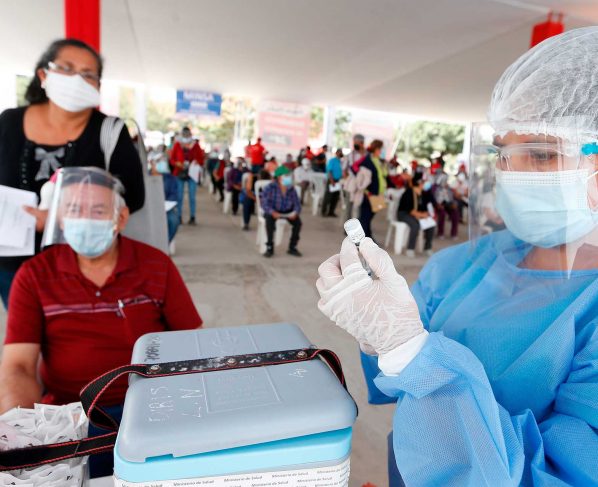 Perú inmunizará a mayores de 65 años a partir de este fin de semana
