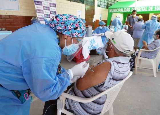Perú tiene 2,2 millones de vacunas aplicadas y avanza más rápido en su plan