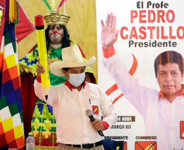Sondeo muestra caída del candidato favorito Castillo y subida de Fujimori