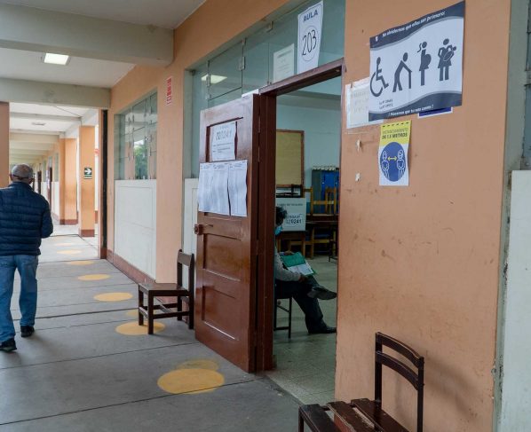 Acoso a candidata y casos aislados de votos amañados, entre percances en Perú