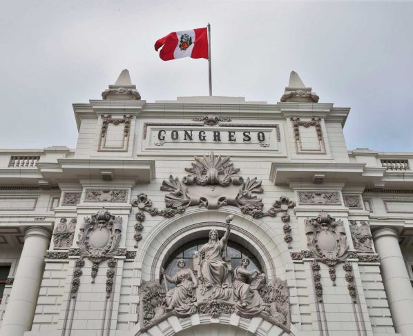 Congreso alista sesiones exprés para una reforma de la Constitución