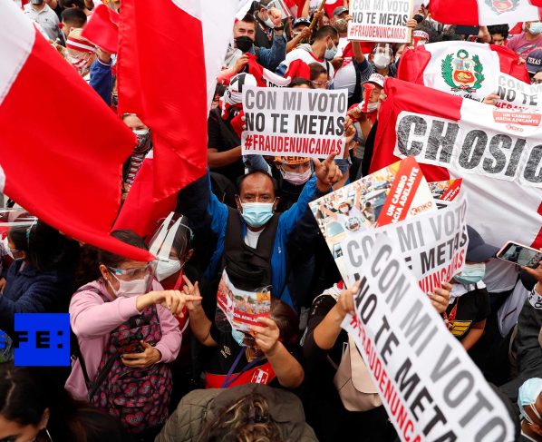 Crece la tensión en Perú ante intento de Fujimori de anular votos de Castillo