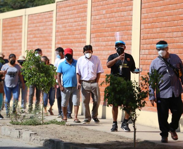 Dos de cada cinco peruanos cree que elecciones presidenciales fueron limpias