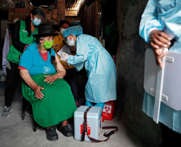 Perú espera tener vacunados a todos los mayores de 50 años en julio
