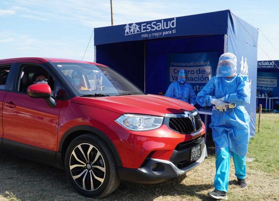 Perú supera 2 millones de casos y comienza a vacunar a gestantes