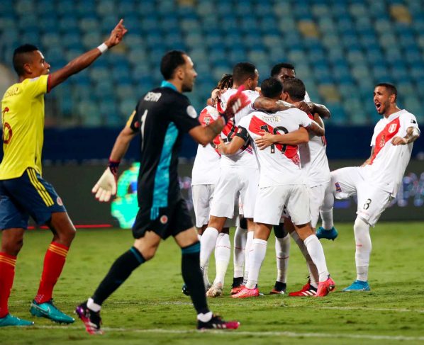 Yerry Mina le da el triunfo a Perú con un autogol que deja a Colombia fría