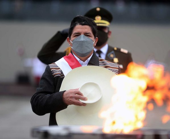 Día nefasto para las acciones y la moneda de Perú, tras asunción de Castillo