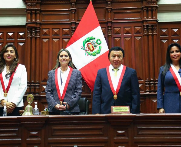 La oposición peruana se queda la dirección del Congreso con polémica